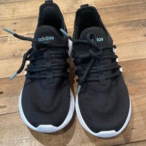 Women’s almost new Adidas Cloudfoam tennis; size 7